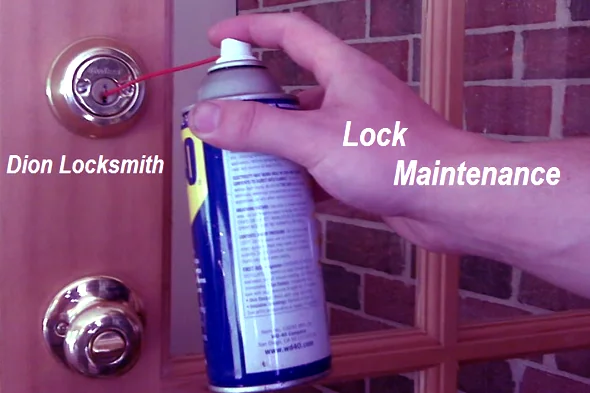 Maintenance of a door lock